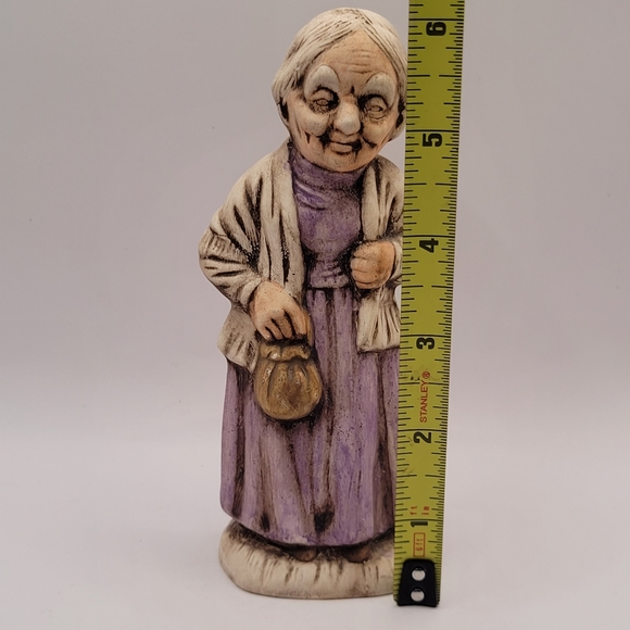 Vintage Hand Painted Ceramic Old Lady Woman Grandma Figurine Signed by Artist - Picture 10 of 11